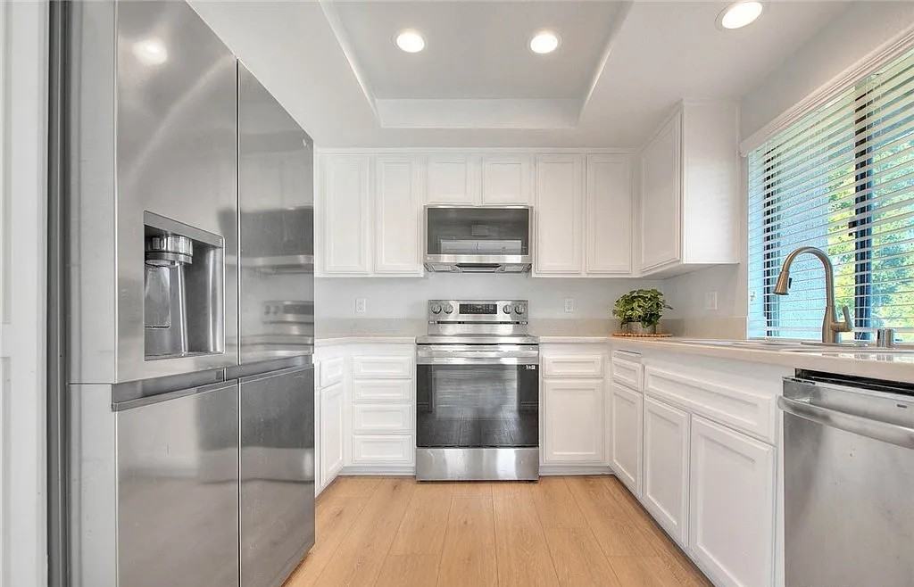 8633 Portola Ct - Photo 2 of 16