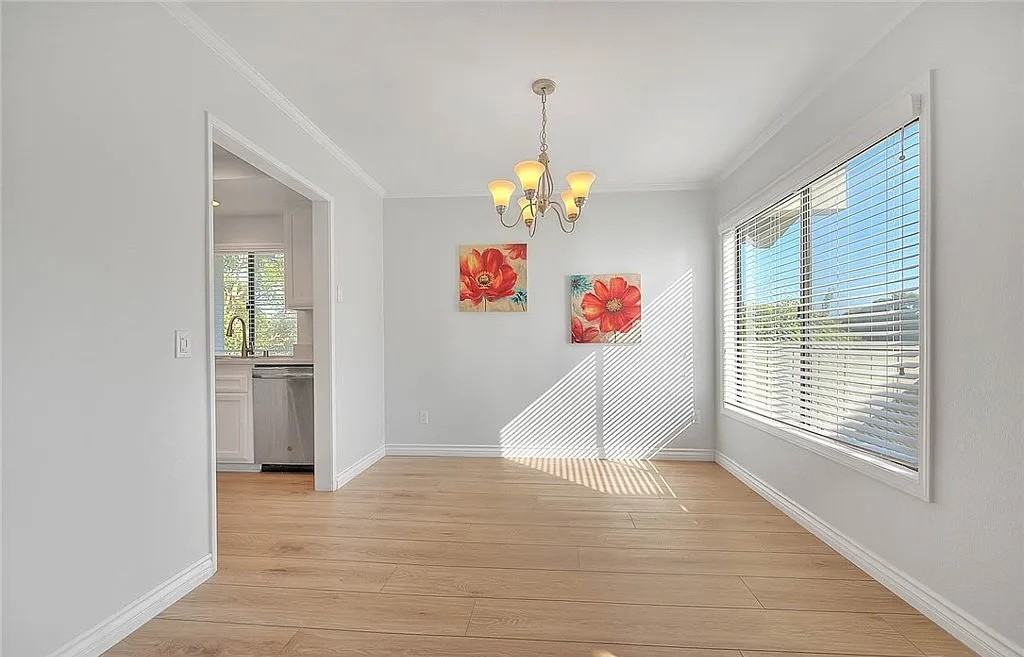 8633 Portola Ct - Photo 7 of 16