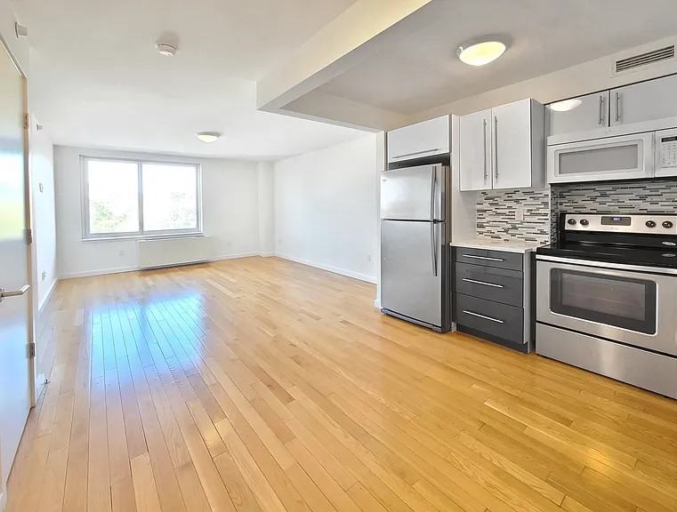 5205 Queens Blvd #9E - Photo 3 of 9