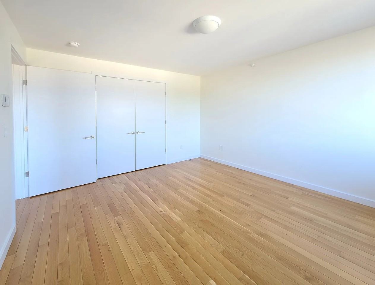 5205 Queens Blvd #9E - Photo 7 of 9