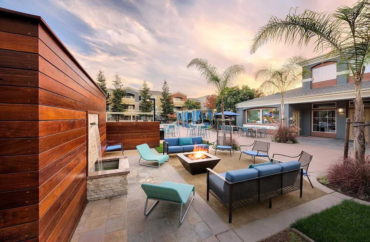 6233 Dougherty Rd - Photo 5 of 19