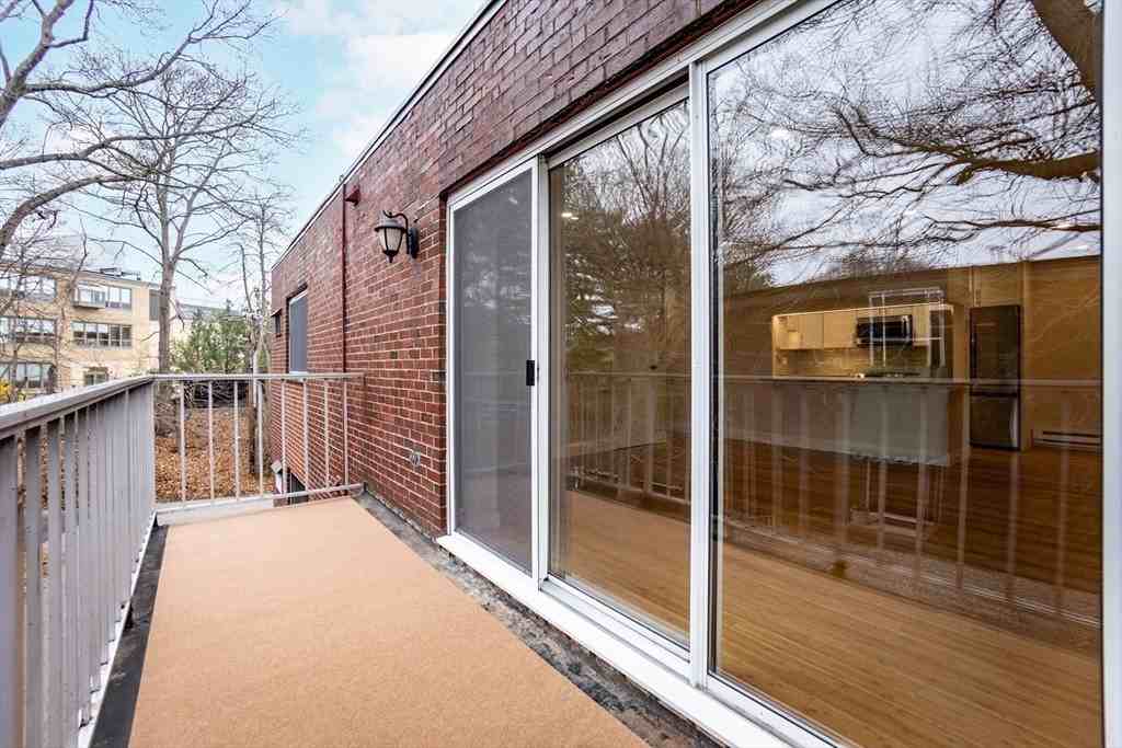 31 Hamlin Ln - Photo 3 of 9