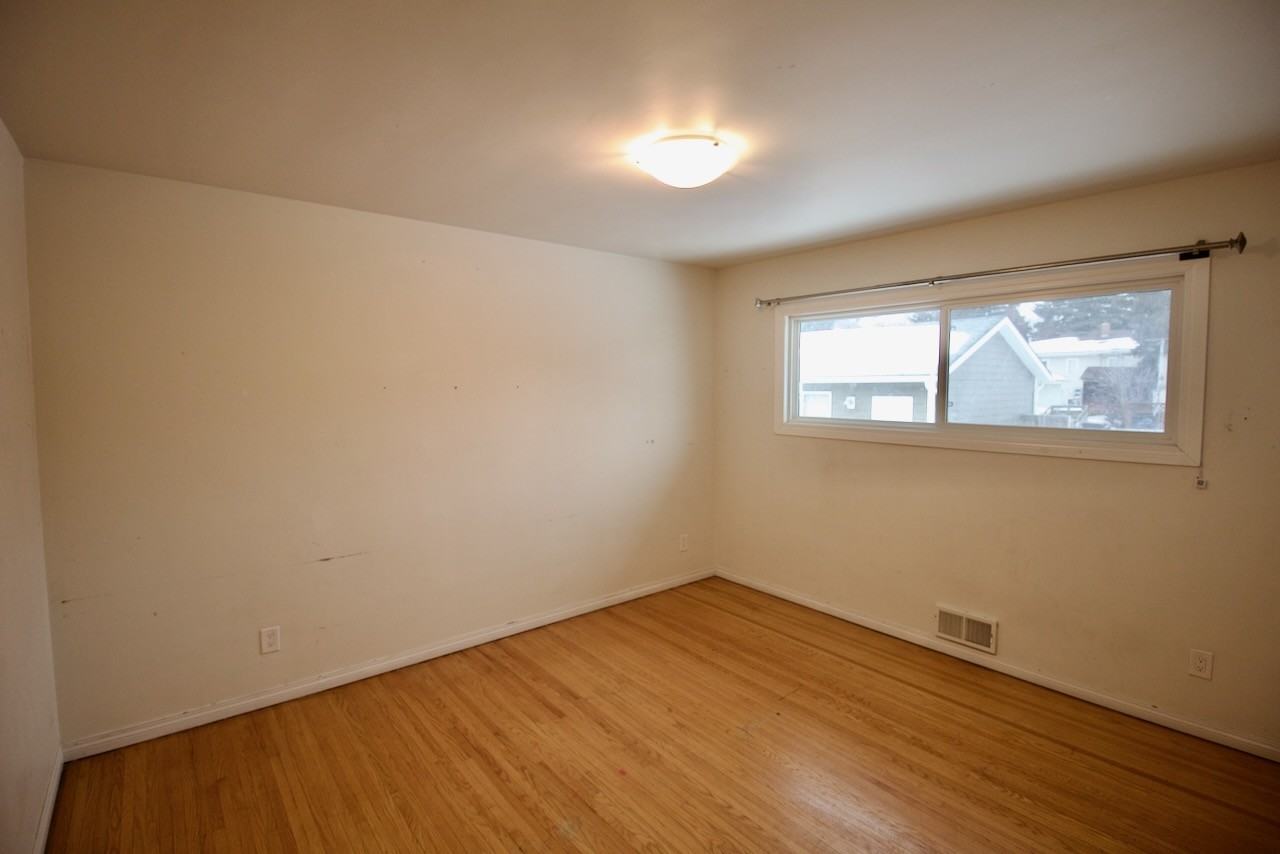 10524 75 St Nw - Photo 4 of 18