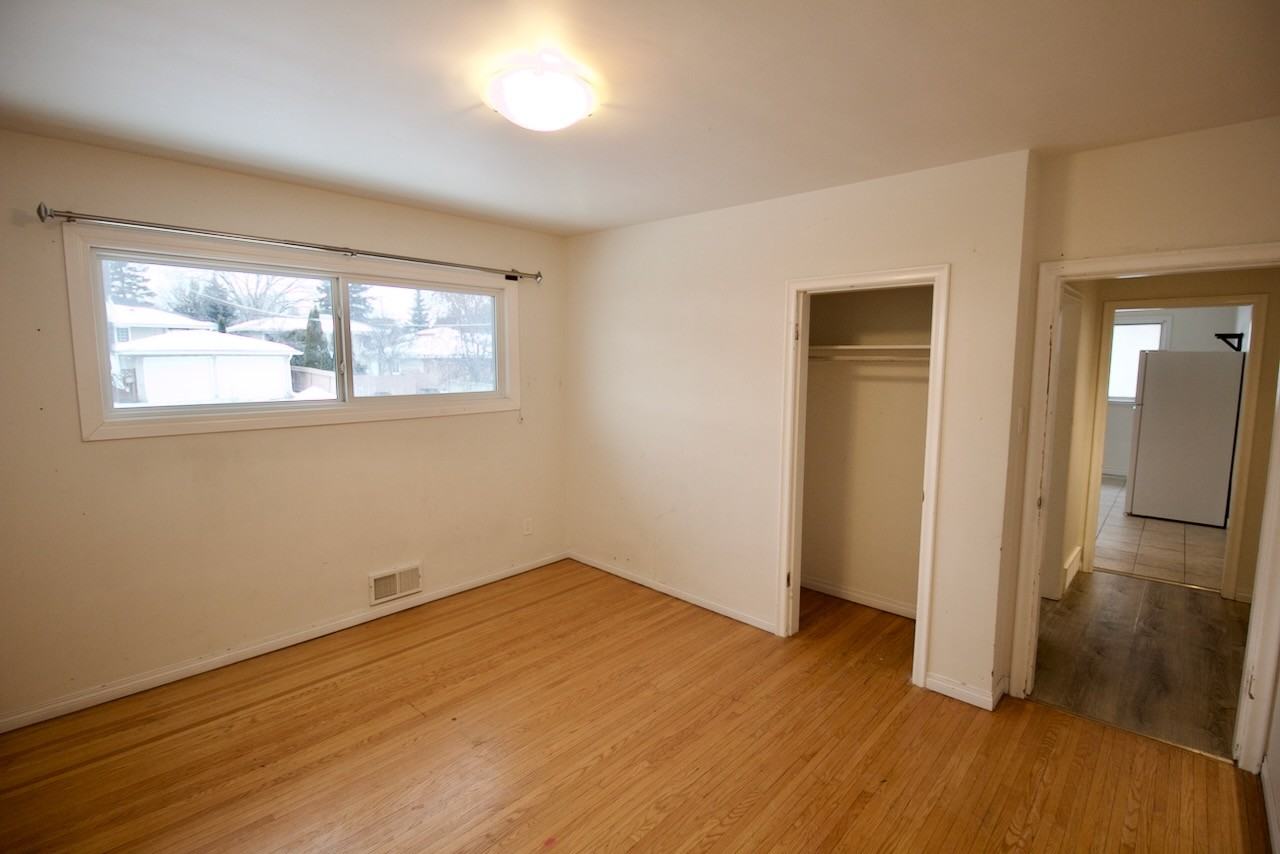 10524 75 St Nw - Photo 5 of 18