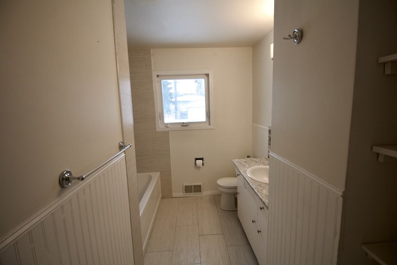10524 75 St Nw - Photo 6 of 18