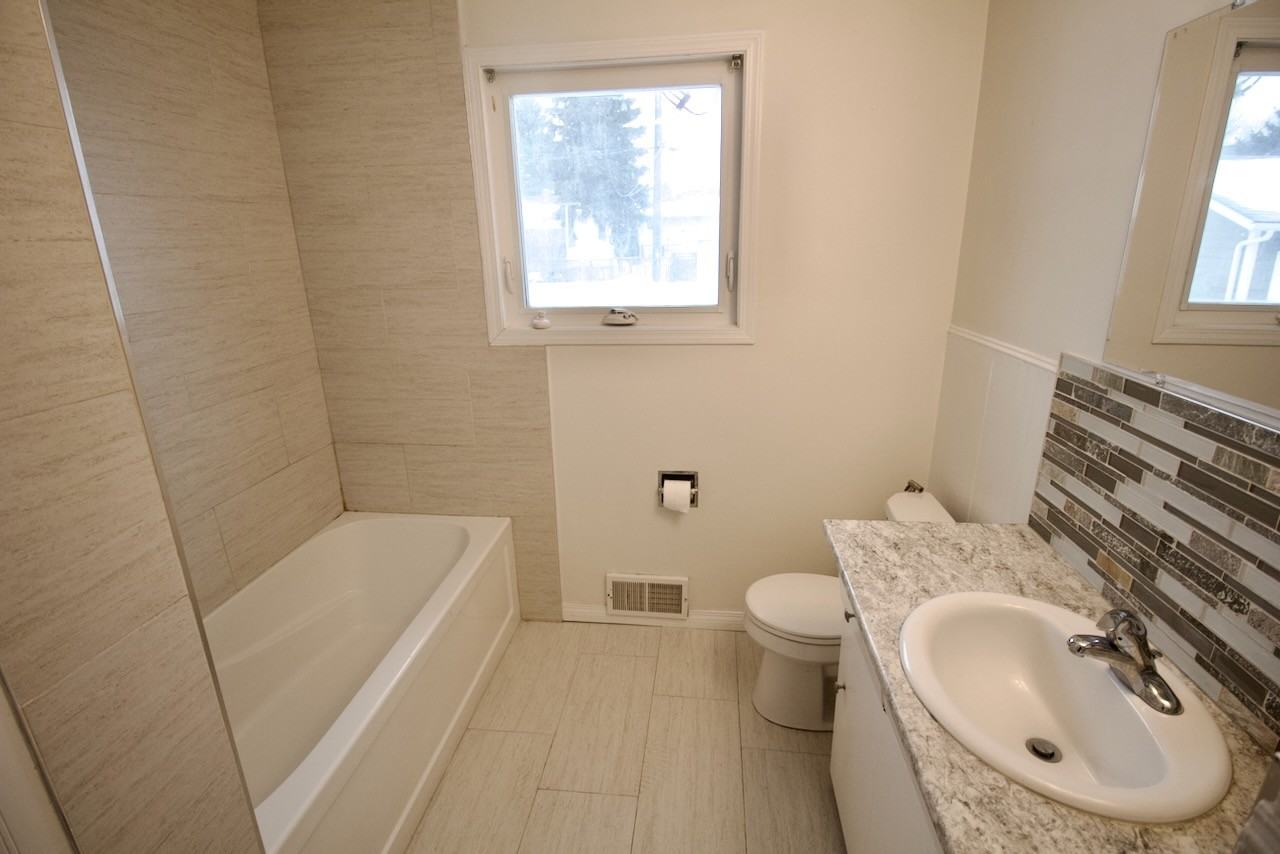 10524 75 St Nw - Photo 7 of 18