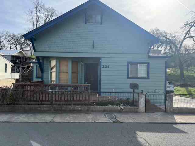 226 Water St - Photo 2 of 17