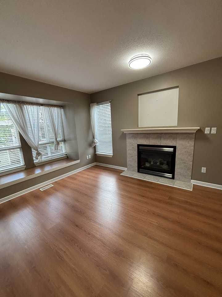 16388 85 Ave - Photo 4 of 12