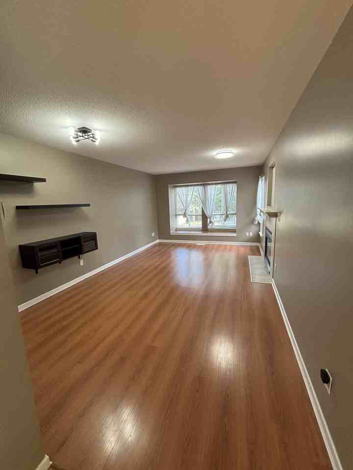 16388 85 Ave - Photo 5 of 12