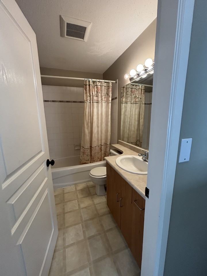 16388 85 Ave - Photo 7 of 12