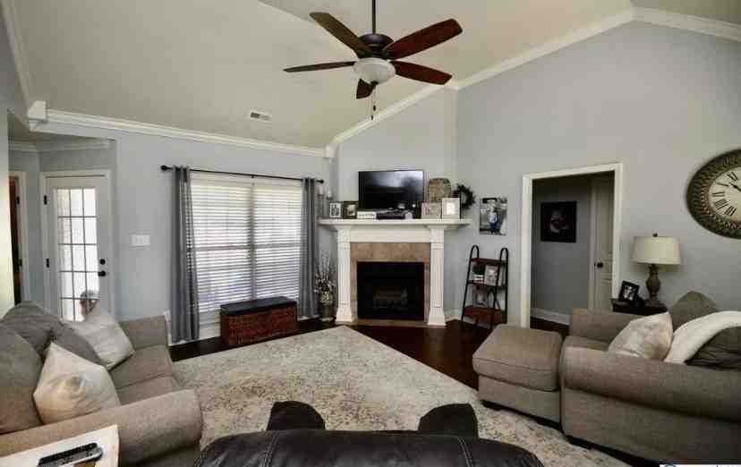 408 Pembrooke Cir Se - Photo 2 of 14