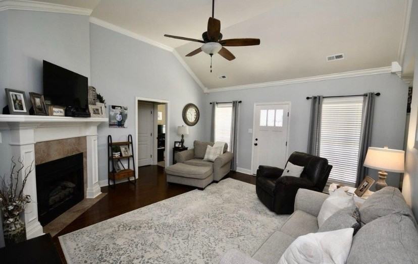 408 Pembrooke Cir Se - Photo 3 of 14