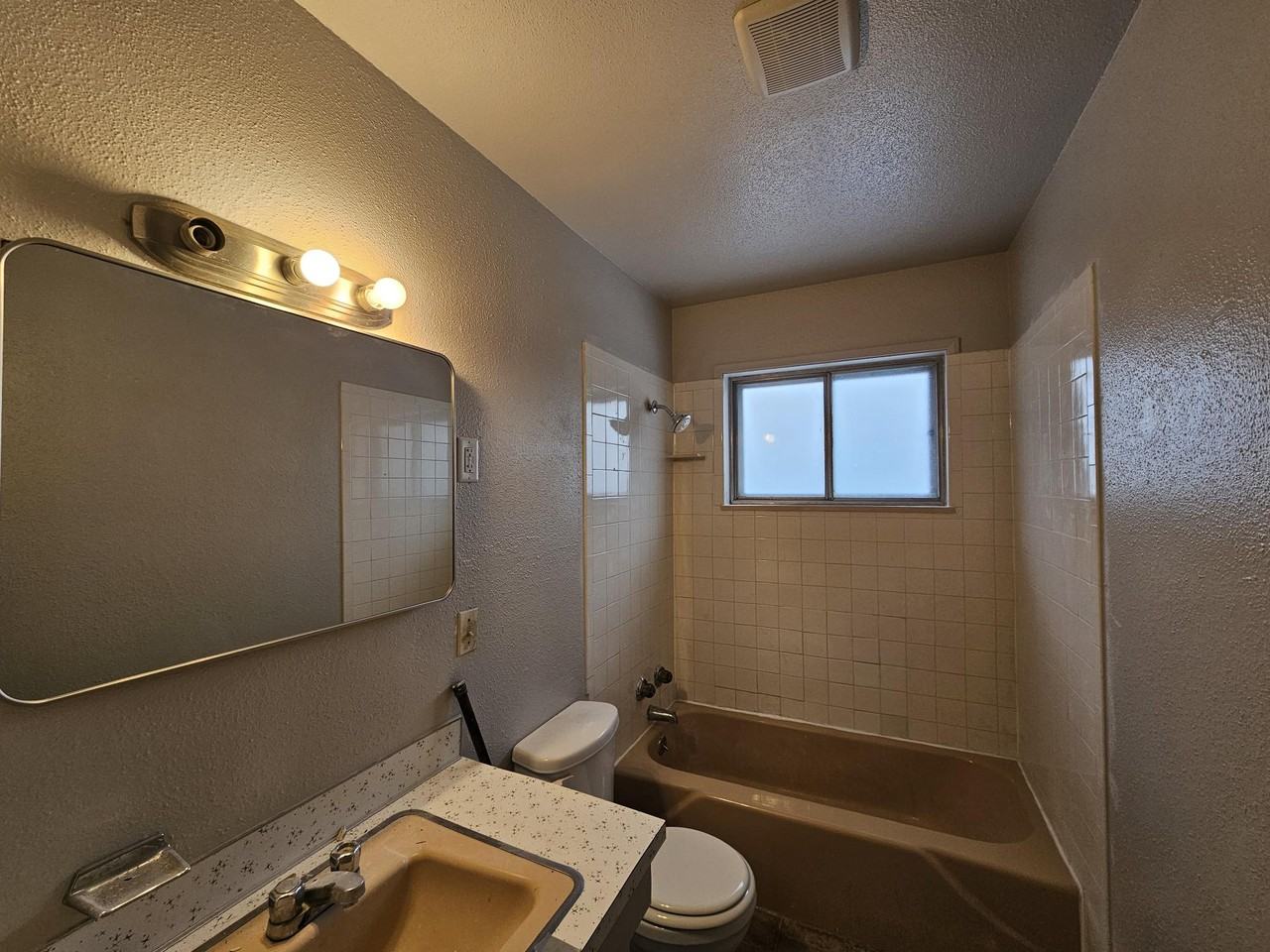 1114 35th Ave - Photo 7 of 12