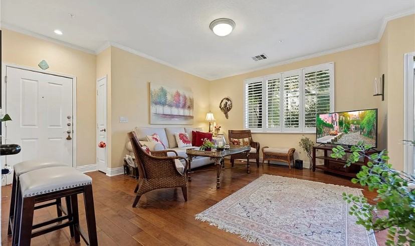 22681 Oakgrove - Photo 3 of 15