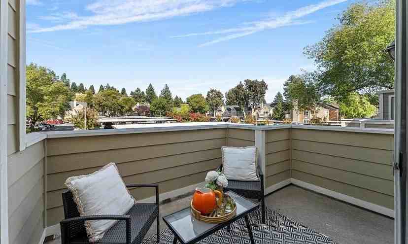 120 Reflections Dr - Photo 4 of 19