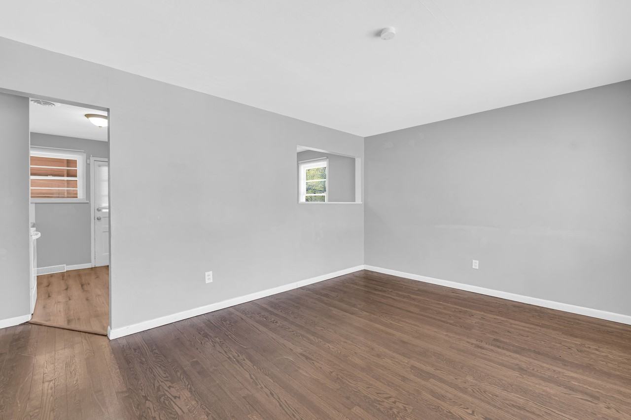 1142 Maple Ave - Photo 7 of 22