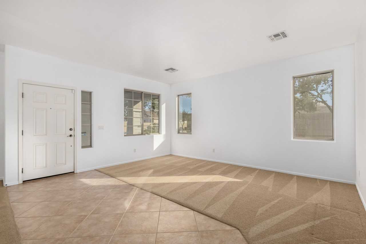 7402 N 88th Ln - Photo 6 of 35