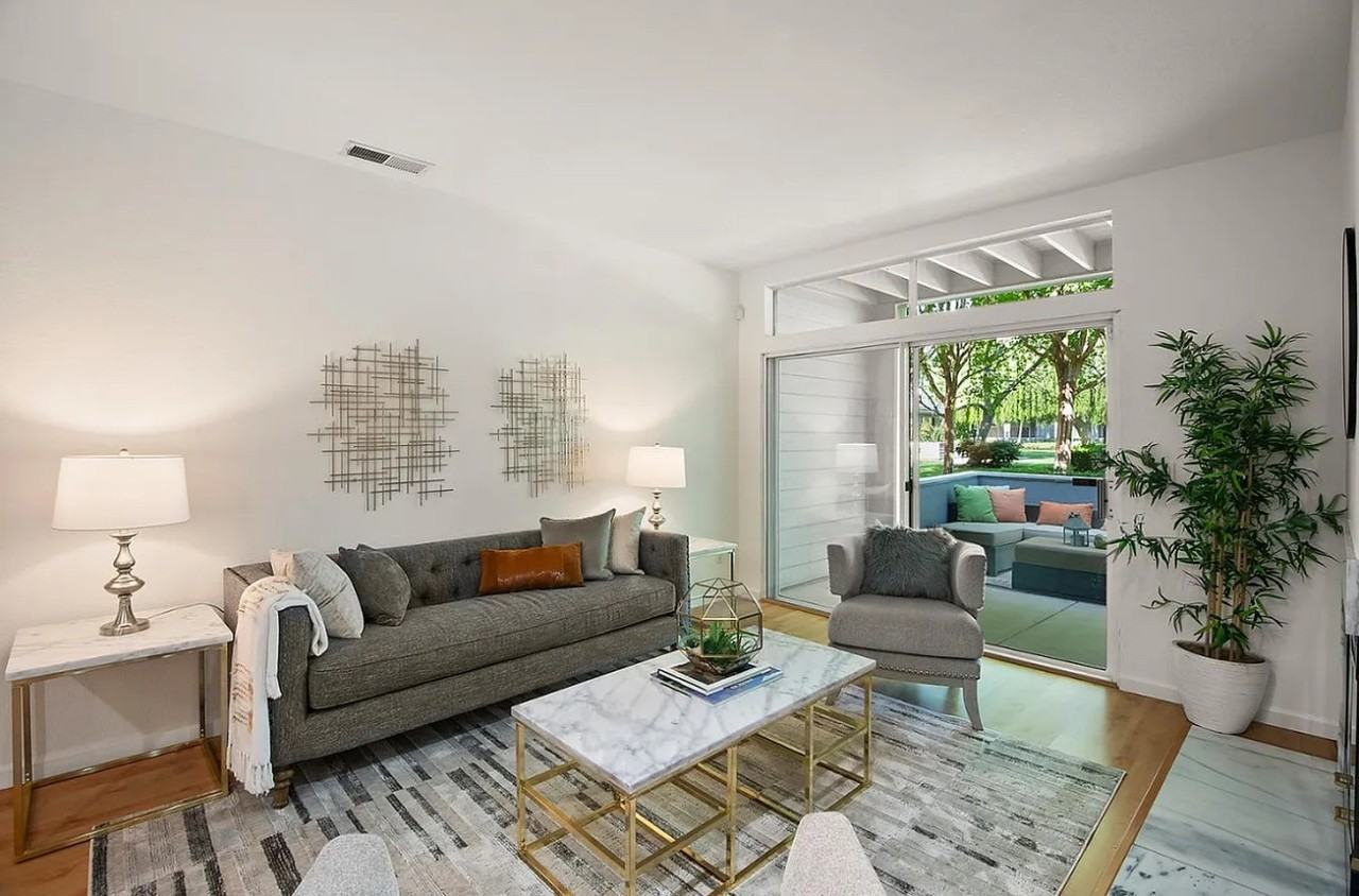 1648 Parkview Green Cir - Photo 3 of 8