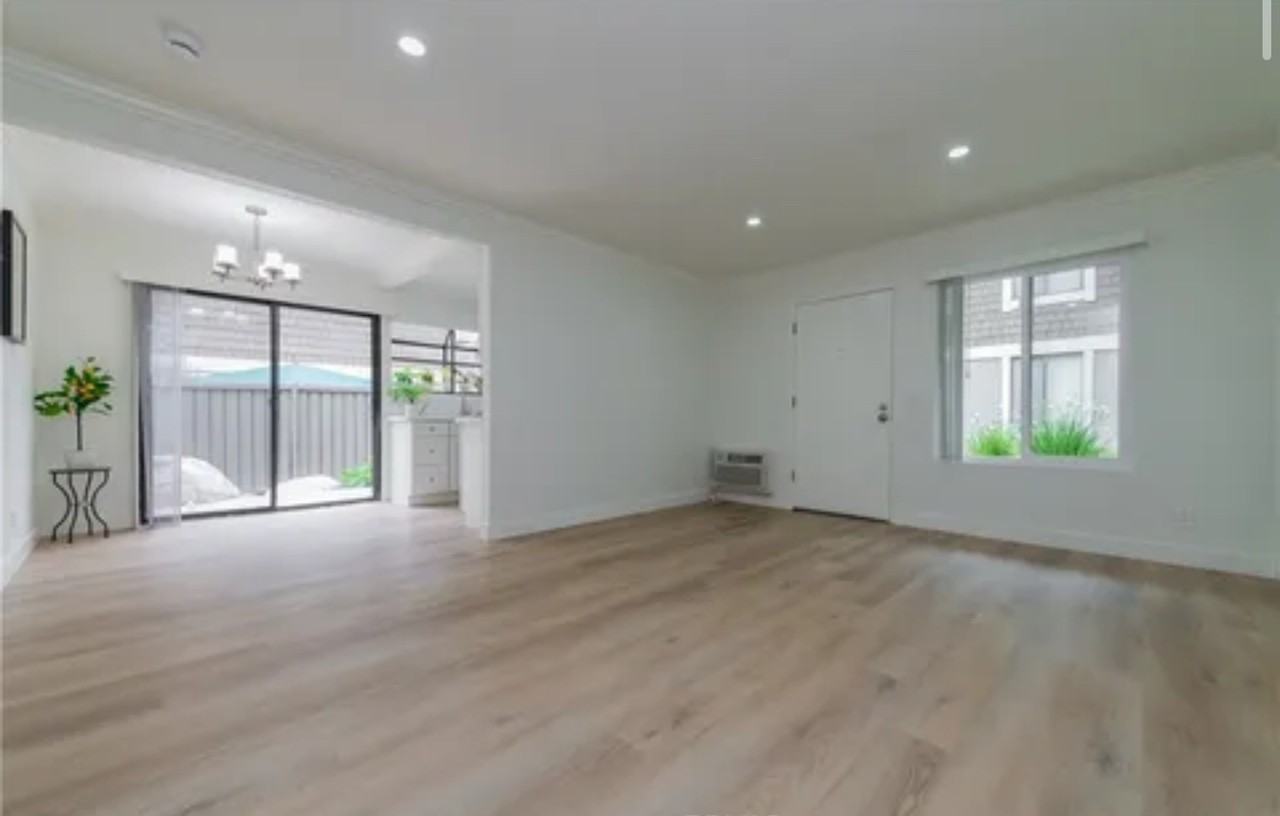 303 Streamwood - Photo 2 of 9