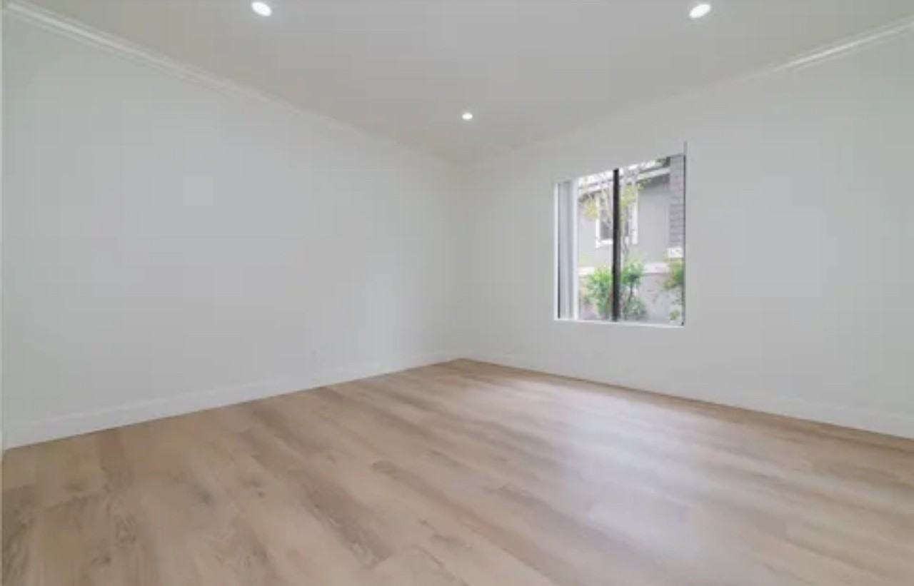 303 Streamwood - Photo 3 of 9