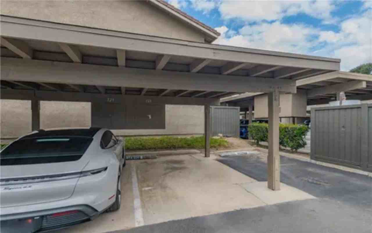 303 Streamwood - Photo 5 of 9