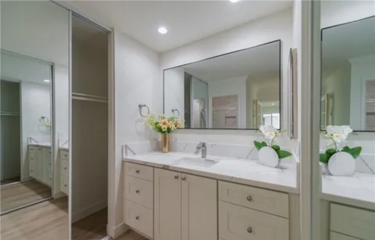 303 Streamwood - Photo 6 of 9