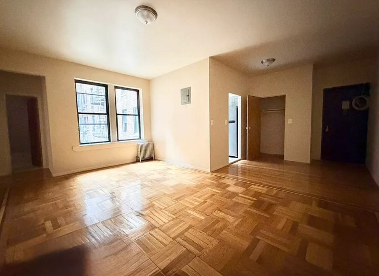 11840 Metropolitan Ave - Photo 3 of 9