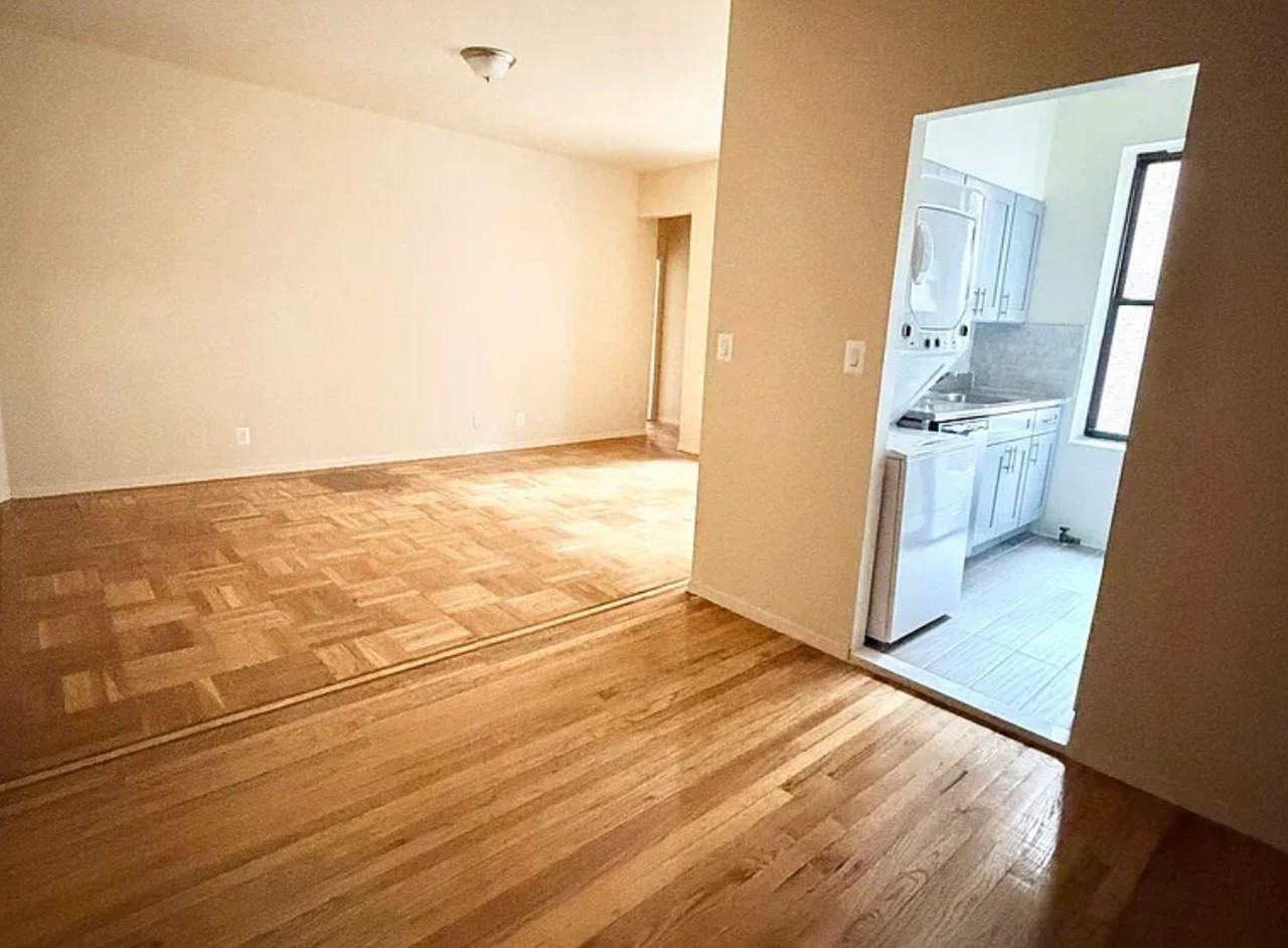 11840 Metropolitan Ave - Photo 4 of 9