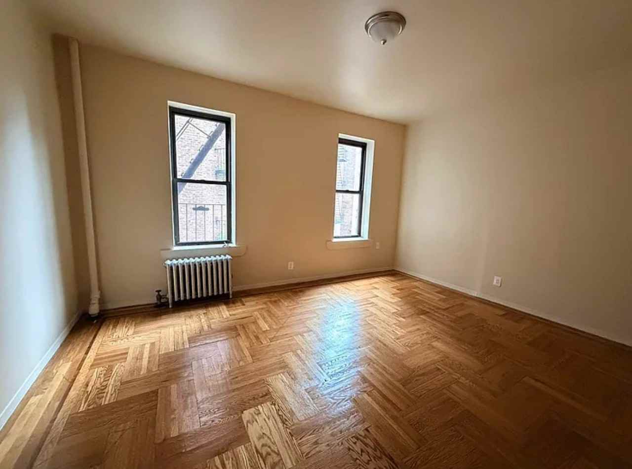 11840 Metropolitan Ave - Photo 5 of 9