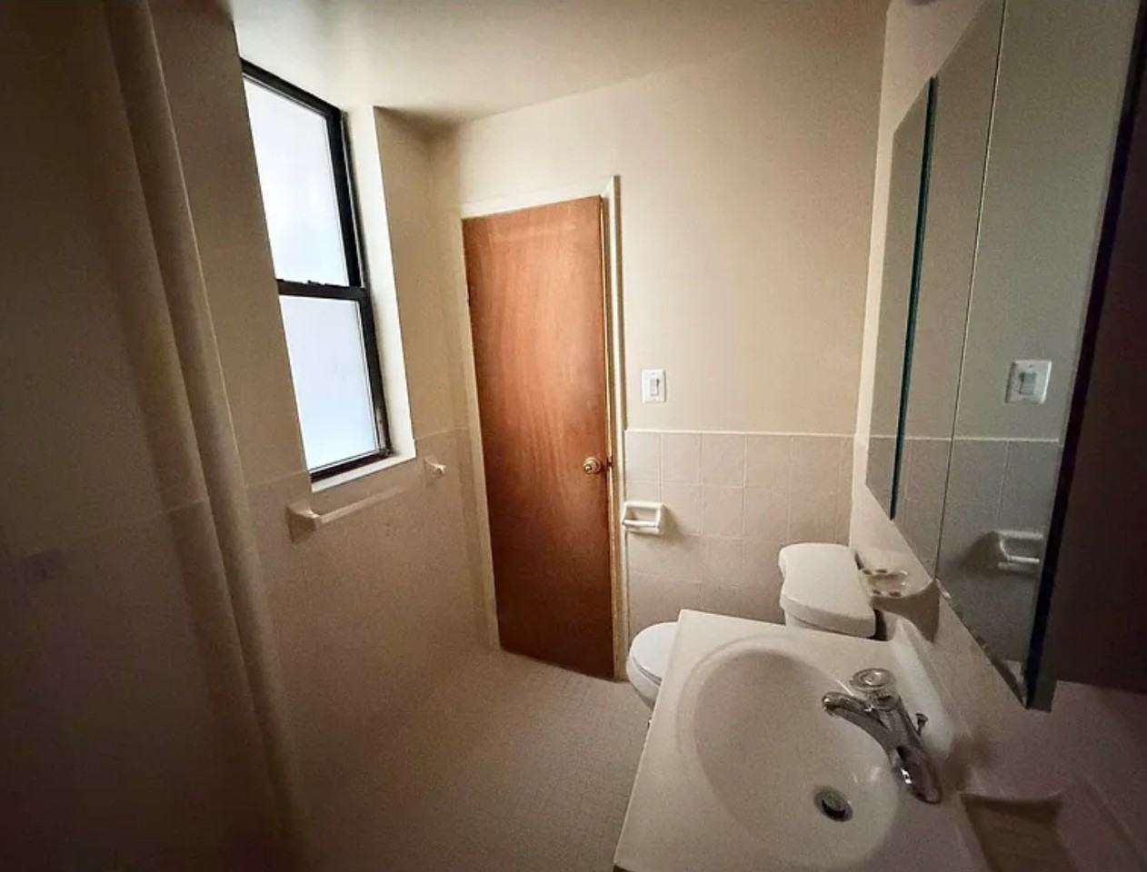 11840 Metropolitan Ave - Photo 7 of 9