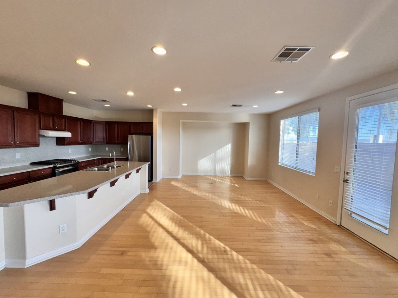 7541 Port Orchard Ave - Photo 4 of 50