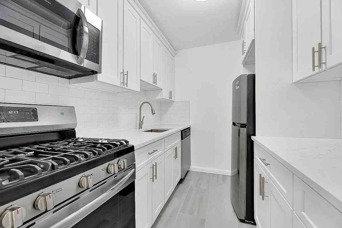 8808 151St Ave - Photo 2 of 8