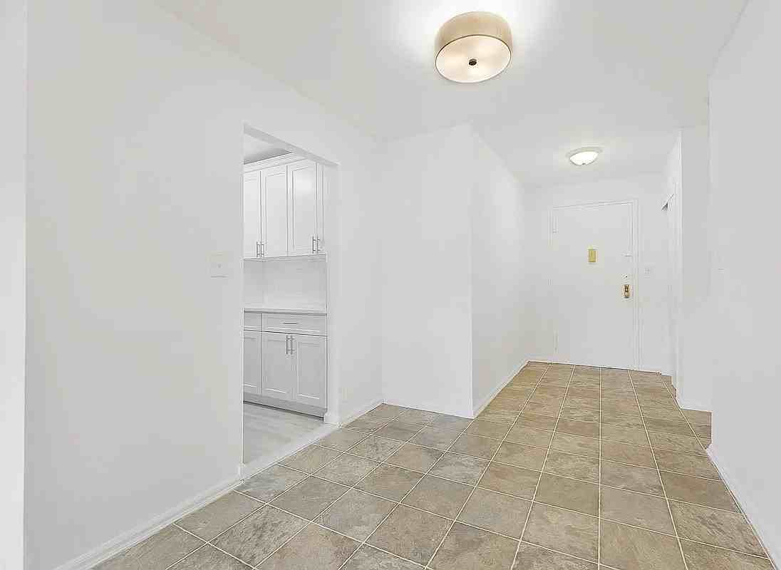 8808 151St Ave - Photo 4 of 8