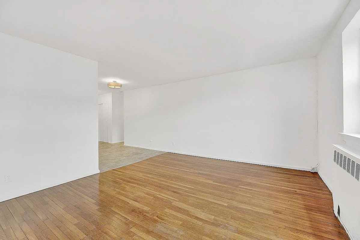 8808 151St Ave - Photo 5 of 8