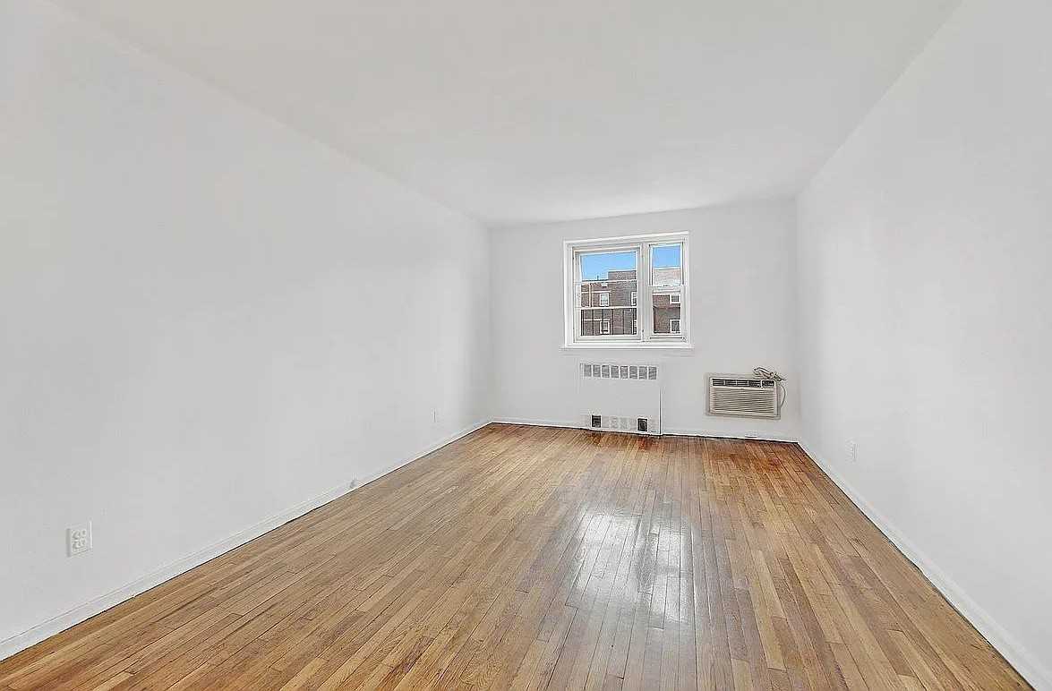 8808 151St Ave - Photo 6 of 8