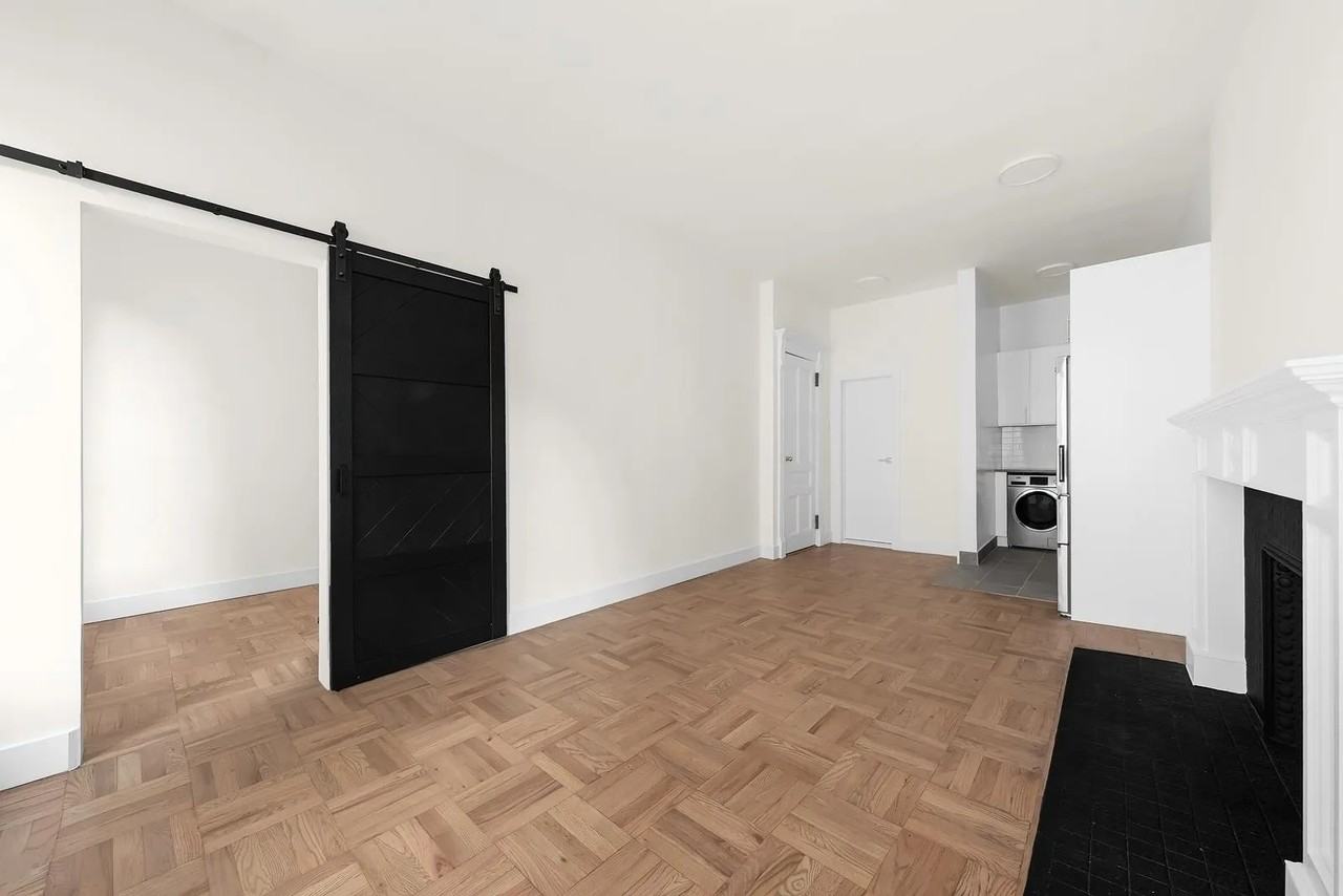 122 W 80Th St - Photo 2 of 5