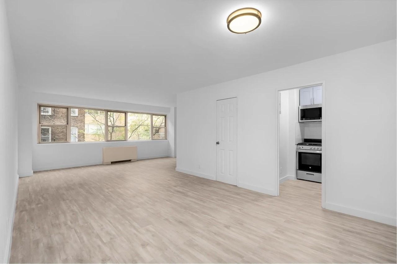 321 E 48Th St - Photo 2 of 6