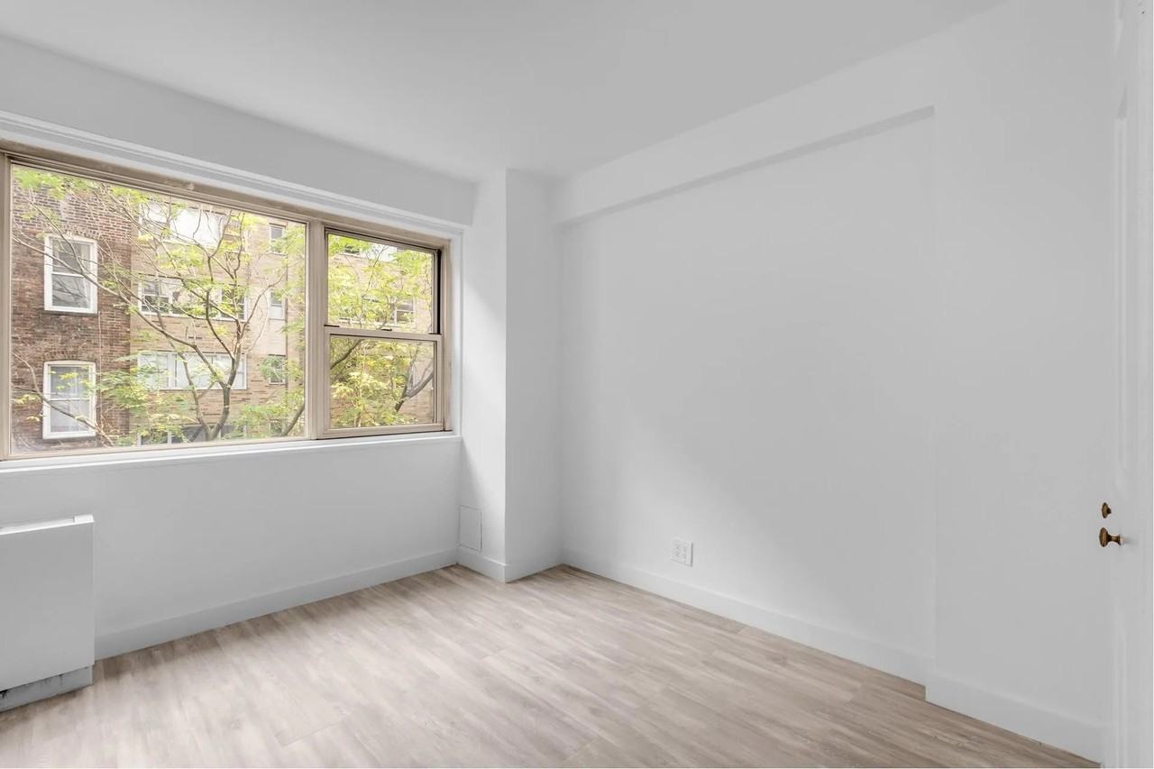 321 E 48Th St - Photo 5 of 6