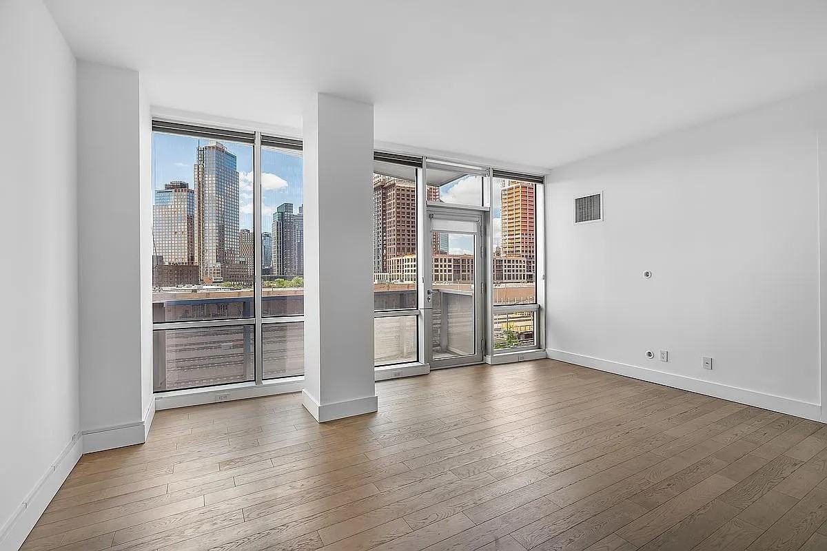 519 Borden Ave #3F - Photo 3 of 8