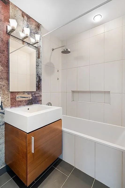 519 Borden Ave #3F - Photo 6 of 8