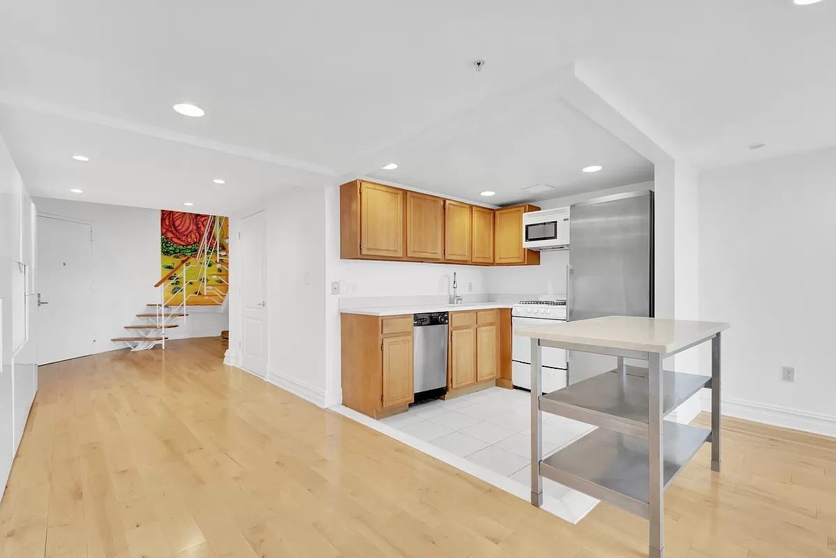 1919 24th Ave #L218 - Photo 2 of 6