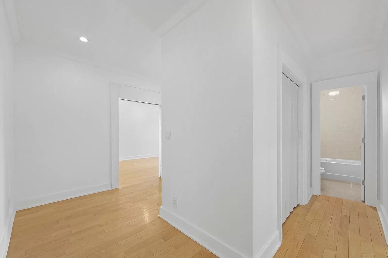 4414 Newtown Rd #2N - Photo 3 of 8