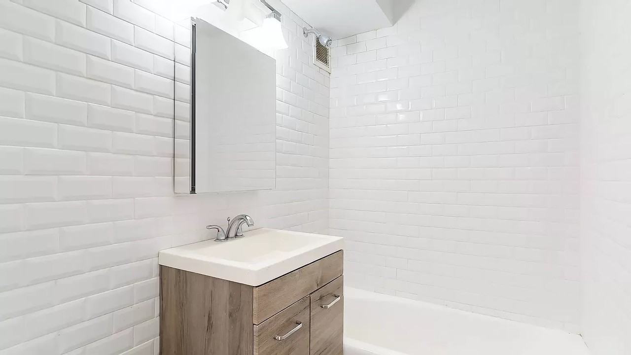 2640 Marion Ave #5D - Photo 6 of 6