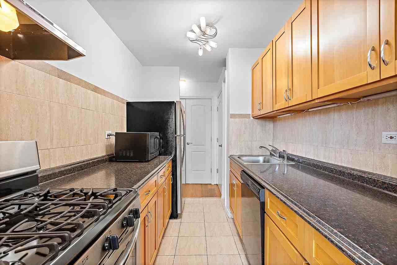 2650 Ocean Pkwy #3L - Photo 2 of 8