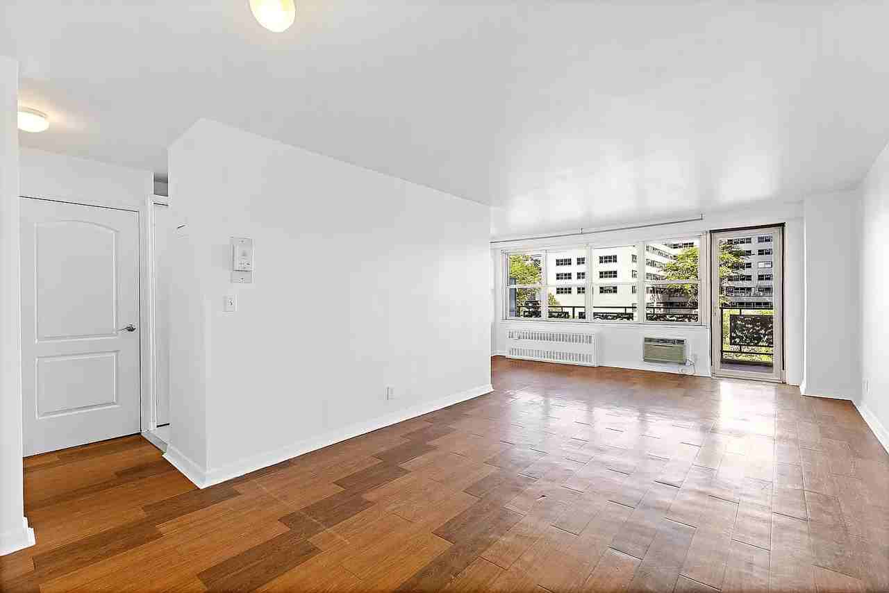 2650 Ocean Pkwy #3L - Photo 4 of 8