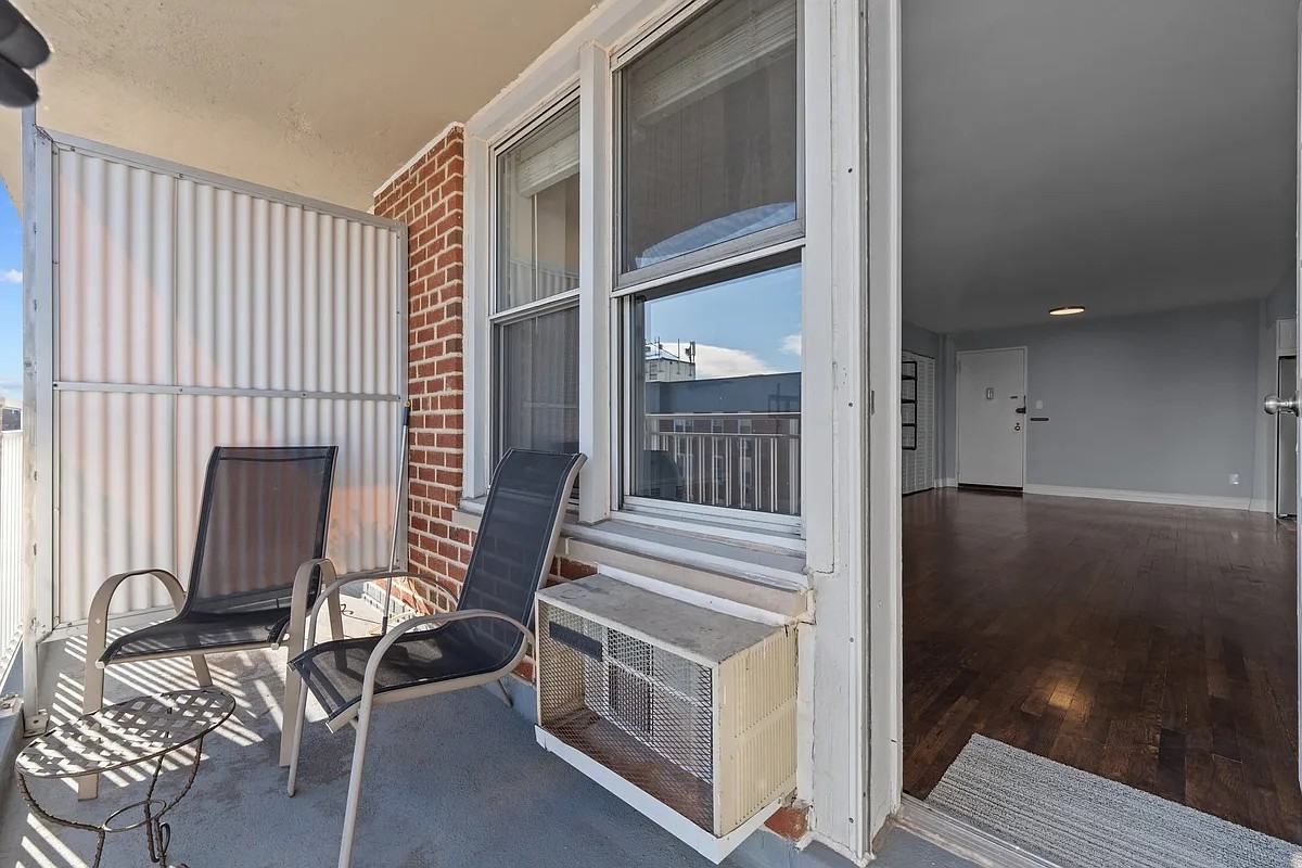 6820 Selfridge St - Photo 3 of 19