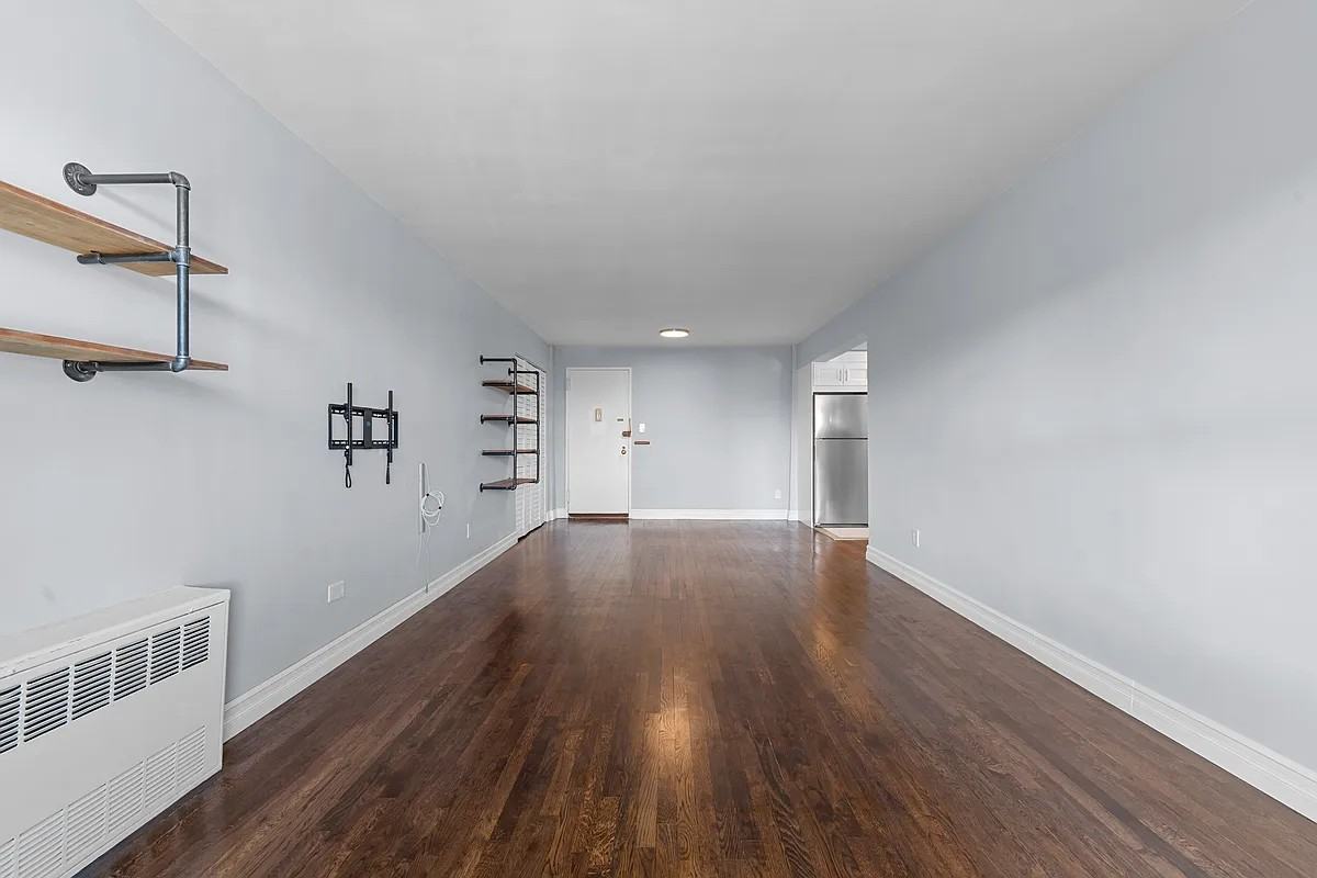 6820 Selfridge St - Photo 4 of 19