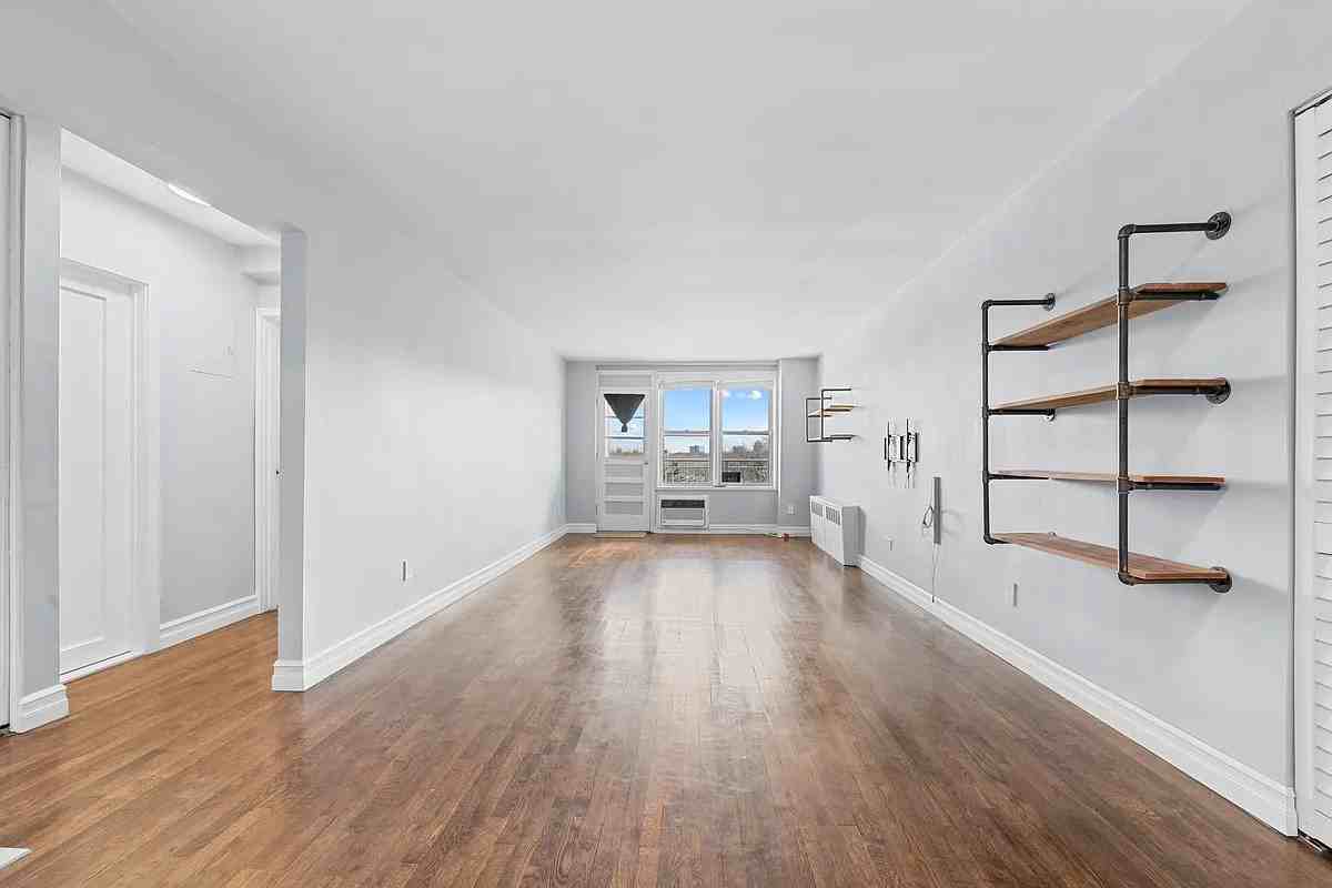 6820 Selfridge St - Photo 5 of 19