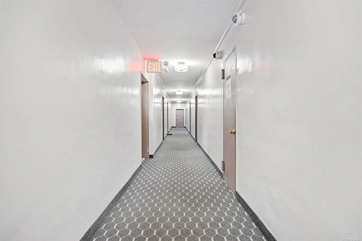 6820 Selfridge St - Photo 7 of 19