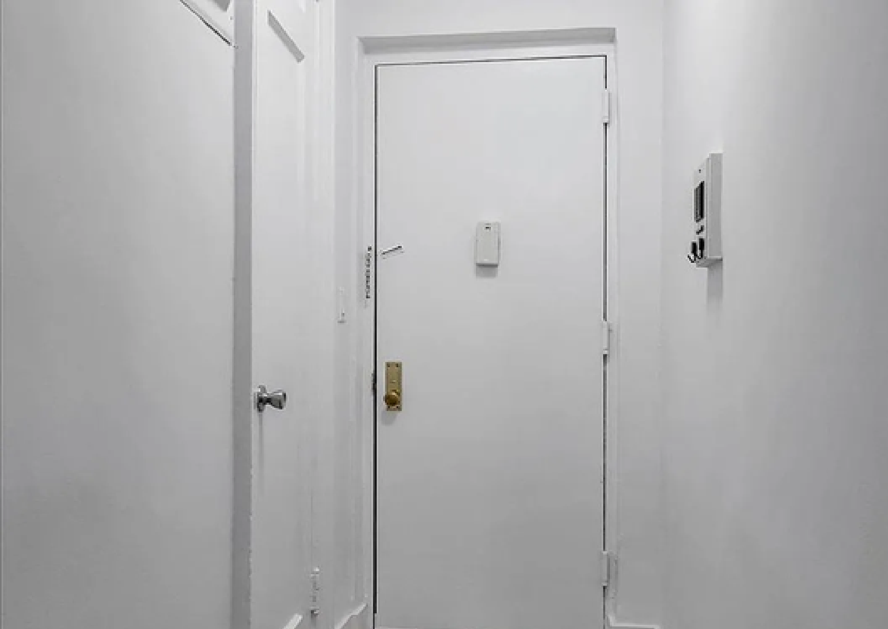 402 Bay Ridge Pkwy - Photo 2 of 7